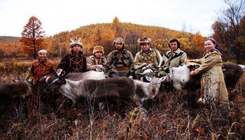 狩猎民族,指专靠打猎,获得野生动物为生活主要来源的民族.