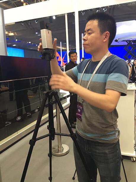 花椒引领直播新潮流 国内首次VR直播直击车展