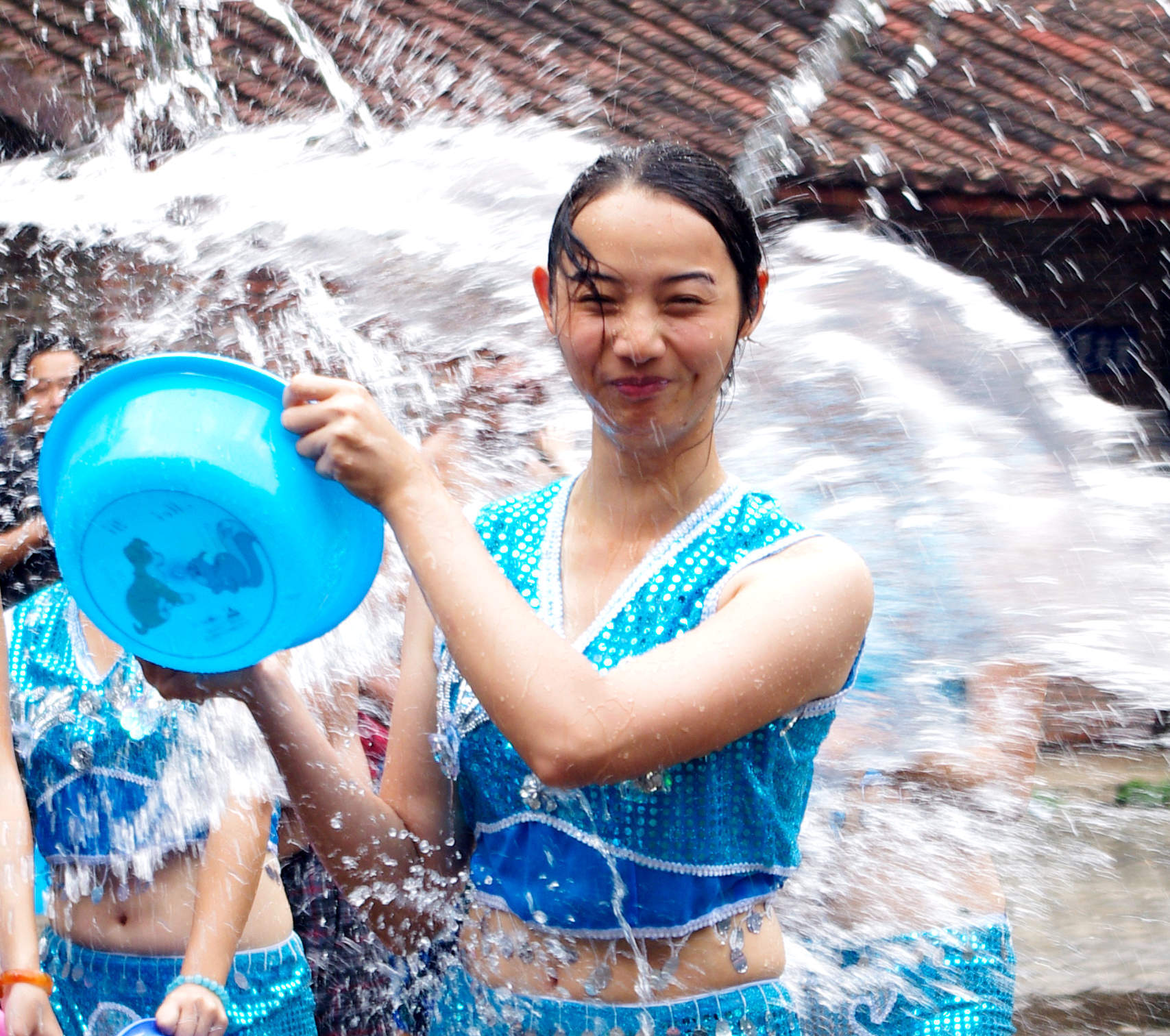 泰国泼水节即将到来，中国驻泰国大使馆发文，希望中国游客规范行为